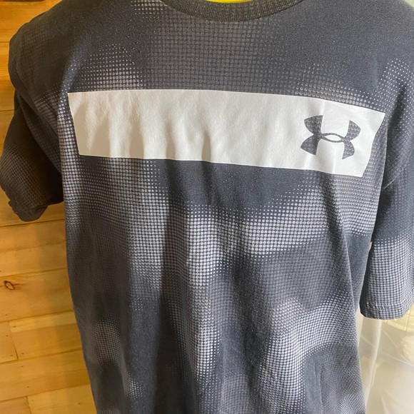 Men’s, Under Armor, Size M, graphic T-Shirt. Grey/black/white - Picture 2 of 3